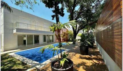 CASA EM CONDOMÍNIO FECHADO NO  BROOKLIN 786M COM PISCINA