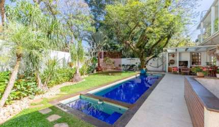 Casa tipo para venda com 4 quartos, 350m²