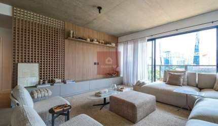 Charmoso Apartamento com 2 suítes, 2 vagas e 157m² - Vila Olímpia
