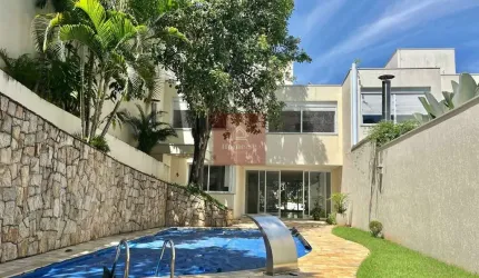 CASA EM CONDOMÍNIO FECHADO BROOKLIN - 425M² 4SUITES 4VAGAS DE GARAGEM COM PISCINA E CHURRASQUEIRA