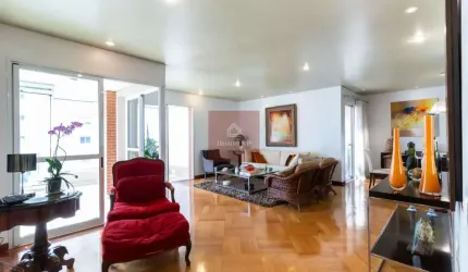 Apartamento com 4 dormitórios, 3 suítes, 3 vagas e com 195m² - Moema