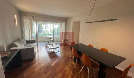 Apartamento em Moema com 104m², andar alto, 4 dormitórios, 2 vagas.