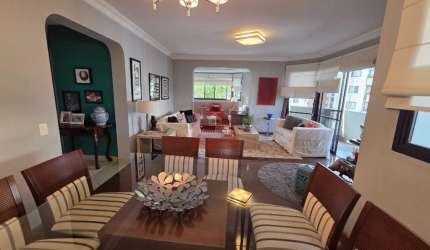 Apartamento com 3 suítes, 2 vagas e com 153m² - Moema