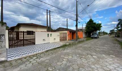 Casa com espaço para construir Piscina
