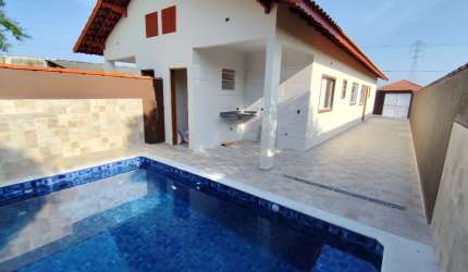 Casa em Itanhaém com piscina