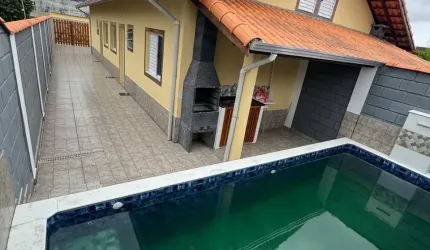 Casa com piscina em Itanhaém