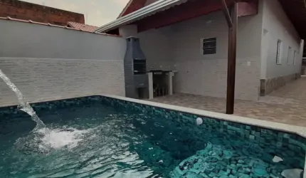 Casa em Mongaguá com piscina e área gourmet