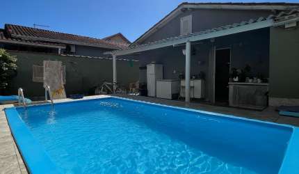 Casa lote inteiro em Mongaguá