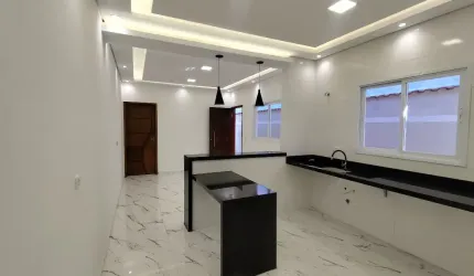 Casa com 03 dormitórios e 02 suítes