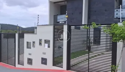 Sobrado Geminado 3 Quartos com 1 Suíte e 102m² - Forquilhas