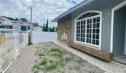 Casa 4 Quartos com 2 Suítes e 200m² - Centro
