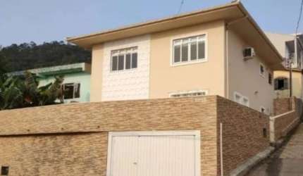 Casa com 4 quartos e 208,00 m²  na Costeira