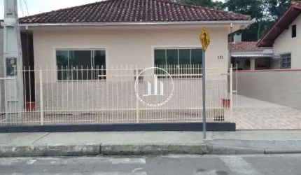 Casa 3 Dormitórios, Sendo 1 Suíte