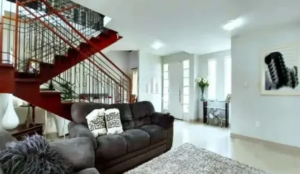 Casa 276m² com 5 Quartos e Suítes na Santa Mônica