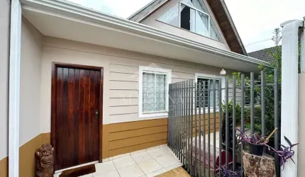 Casa à venda com 04 dormitórios, móveis na cozinha Bom Jesus, São José dos Pinhais, PR