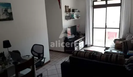 Apartamento com 02 dormitórios, sacada, garagem privativa a 100m da Ponte Hercílio Luz