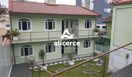 Casa à venda com 6 quartos 2 suítes, 250m² em Praia Comprida São José