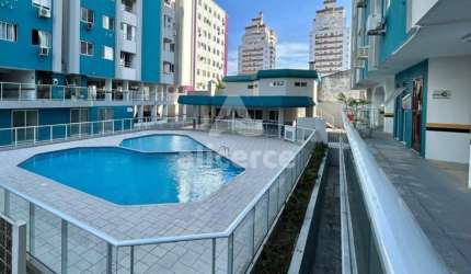 Apartamento 3 dormitórios com suíte e piscina em Barreiros - São José - SC