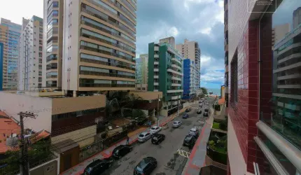 2 Quartos e sol da manhã em uma localização privilegiada da Praia da Costa!