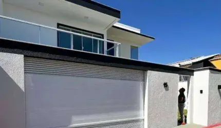 Casa Alto Padrão 3 suítes a  uma quadra do mar de Interlagos!!!