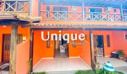 Casa duplex em condomínio beira canal!