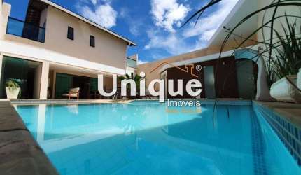 Casa de alto padrão com ótima localização!