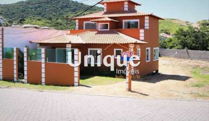 Casa duplex em condomínio fechado!
