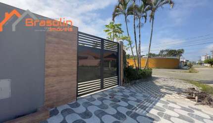 Maravilhosa Casa alto padrão 2 dormitórios sendo uma suíte, com Piscina e churrasqueira