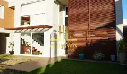 CASA LUXUOSA - 8 QUARTOS SENDO 6 SUÍTES - PORTEIRA FECHADA - GUARAJUBA