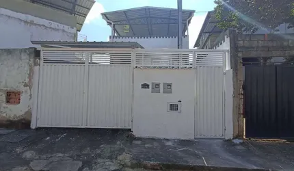 Casa 2 quartos - Santa Cecília