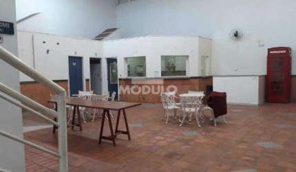 Prédio comercial para locação no Centro