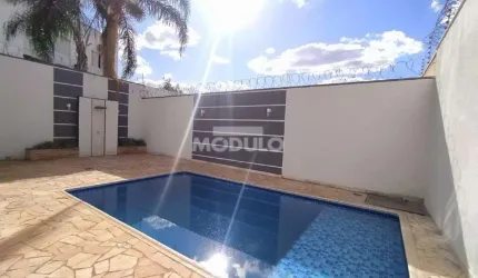 Casa residencial para locação no bairro City Uberlândia com 3 suítes