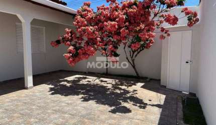 CASA RESIDENCIAL à venda, 3 quartos, 1 suíte, 2 vagas, Custódio Pereira - Uberlândia/MG