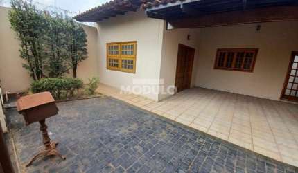 Casa residencial para locação Bairro Custodio Pereira com 3 quartos