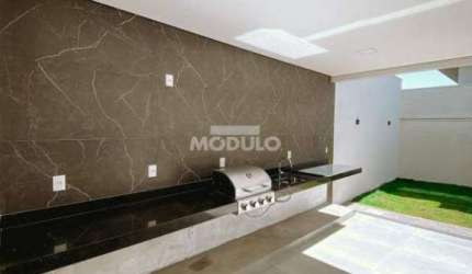 Exelente Casa com Fino Acabamento em Condominio Raros