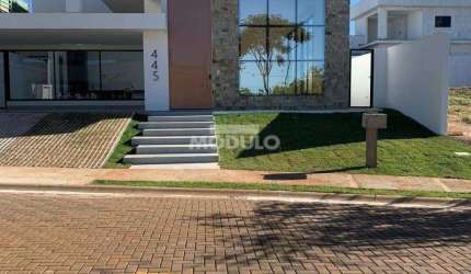 Exelente Casa com Fino Acabamento em Condominio Arts