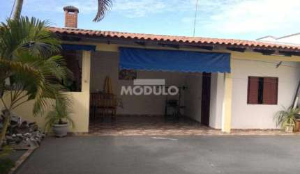 CASA COMERCIAL / RESIDENCIAL à venda, 4 quartos, 2 suítes, 5 vagas, Laranjeiras - Uberlândia/MG