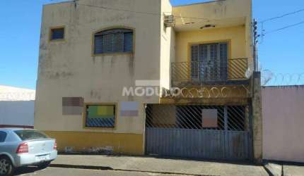 SOBRADO à venda, 5 quartos, 3 suítes, 3 vagas, Custódio Pereira - Uberlândia/MG