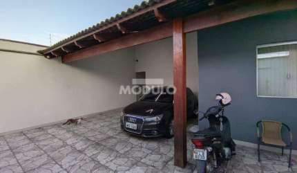 CASA RESIDENCIAL à venda, 3 quartos, 1 suíte, 3 vagas, ALTO UMUARAMA - Uberlândia/MG