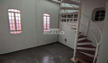 CASA COMERCIAL / RESIDENCIAL à venda, 3 quartos, 1 suíte, 4 vagas, Vigilato Pereira - Uberlândia/MG