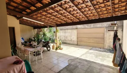 CASA RESIDENCIAL à venda, 3 quartos, 1 suíte, 2 vagas, Jardim Europa - Uberlândia/MG