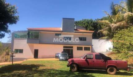 CHÁCARA à venda, 3 quartos, 4 suítes, 10 vagas, Bairro Zona Rural - Uberlândia/MG