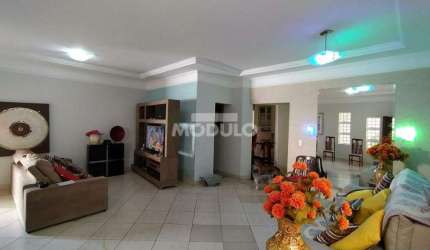 CASA RESIDENCIAL à venda, 4 quartos, 2 suítes, 3 vagas, LIDICE - Uberlândia/MG
