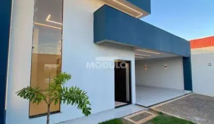 Excelente Casa com Fino Acabamento Novo Mundo
