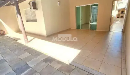 Casa residencial para locação Bairro Brasil com 5 quartos