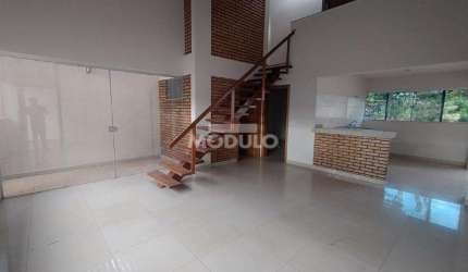Casa residencial para locação Bairro Jardim Karaiba com 2 quartos