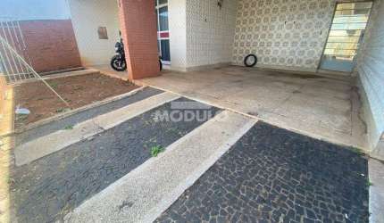 CASA RESIDENCIAL à venda, 3 quartos, 1 suíte, 3 vagas, Osvaldo Rezende - Uberlândia/MG