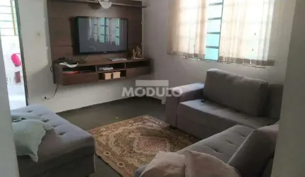Casa com excelente localizaçao a venda Planalto