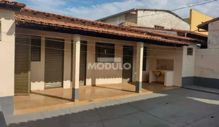 CASA RESIDENCIAL à venda, 3 quartos, 1 suíte, 3 vagas, Santa Mônica - Uberlândia/MG