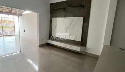 Excelente Casa com Fino Acabamento, 2 quartos, Novo Mundo